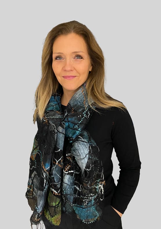Handunnin silkisjöl, 60x180cm Svart